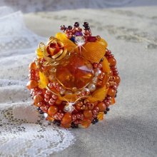 Anello Les Rêves d'Acapulco ricamato con cristalli Swarovski, perline Miyuki, vetro e perle in uno stile etnico boho chic.